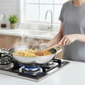 Miniatyrbild 6 av 6: Wok 32cm - CHEFFINGER - Inox - Honungscomb- Beläggning - Glaslock - Repfria