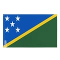 Miniatyrbild 1 av 3: Salomons flagga, land – 192 x 288 cm – Motståndskraftig polyester – 2 metallöljett – Inomhus / Utomhus – Pixelforma