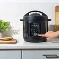 Miniatyrbild 2 av 4: Instant Duo Plus 6 liter med WhisperQuiet Quiet Multicooker, 5,7 liters tryckkokare – svart – rostfritt stål -1000W - 25