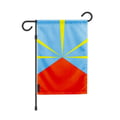 Miniatyrbild 1 av 3: Trädgårdsflagga från La Réunion – 32 x 47,5 cm – Hållbar polyester – Horisontellt format – Utomhus – Pixelforma