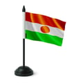Miniatyrbild 1 av 3: Bordflagga från Niger – 14 x 21 cm – Polyester – Svart plastfot – Pixelforma