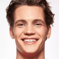 Miniatyrbild 2 av 5: Essence - Skin Tint Foundation - 30