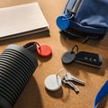 Miniatyrbild 2 av 6: POP TRACKER NYCKELRING X4 APPLE OCH ANDROID SVART RÖD VIT BLÅ