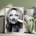 Miniatyrbild 6 av 9: Kate Moss Poster 50x70 cm – Fashion Affisch | Stilren Mode Tavla | Modern Väggkonst