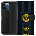 Miniatyrbilde 1 av 3: Kompatibelt Lommeboketui til Apple iPhone 12 Pro Manchester United plakat Adidas våpenskjold fotballklubb Premier League logo gul svart retro design