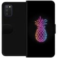Miniatyrbilde 1 av 2: Kompatibelt Lommeboketui til Samsung Galaxy A03s Neonillustrasjon av ananas i fargerikt lys mot svart bakgrunn i leken design