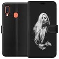 Pikkukuva 1 / 2: Yhteensopiva Lompakkokotelo Samsung Galaxy A20e Lady Gaga Monster -muotokuva – mustavalkoinen Lady Gaga -design vahvalla MONSTER-typografialla ja iko