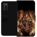 Miniatyrbilde 1 av 2: Kompatibelt Lommeboketui til Samsung Galaxy A03s Stranger Things-gruppebilde med heltene i et mørkt fantasimiljø og en truende skapning