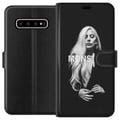 Miniatyrbild 1 av 3: Kompatibelt Plånboksfodral till Samsung Galaxy S10+ Lady Gaga Monster porträtt – svartvit Lady Gaga design med stark MONSTER-typografi och ikonisk lo