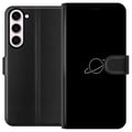Pikkukuva 1 / 3: Yhteensopiva Lompakkokotelo Samsung Galaxy S23+ Saturnus-planeettidesign avaruusteemalla ja tähtien valolla – tyylikäs kuosi, joka tuo mieleen univer