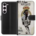Miniatyrbild 1 av 3: Kompatibelt Plånboksfodral till Samsung Galaxy S23 Real Madrid Vinícius Júnior med anfallare i nummer 7 tröja klubbmärke vit matchdräkt energisk pose