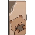Miniatyrbilde 2 av 2: Kompatibelt Lommeboketui til Samsung Galaxy A03s Lazy Bear Chill Mode Søt bjørn som ligger med mobilen på beige bakgrunn i en rolig, avslappet stil