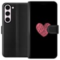 Pikkukuva 1 / 3: Yhteensopiva Lompakkokotelo Samsung Galaxy S23 Käsin piirretty vaaleanpunainen sydän mustalla minimalistisella taustalla