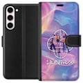 Pikkukuva 1 / 3: Yhteensopiva Lompakkokotelo Samsung Galaxy S23+ KPop Demon Hunters 2 HuntrX pastelliaihe pehmeillä väreillä ja futuristisella tyylillä