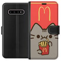 Miniatyrbild 1 av 3: Kompatibelt Plånboksfodral till Samsung Galaxy S10+ Söt Pusheen-liknande katt med pommes frites i McDonald’s stil – humoristiskt och charmigt motiv.