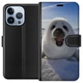 Miniatyrbillede 1 af 4: Kompatibel Tegnebogsetui til Apple iPhone 13 Pro Sælunge i sneen med stort smil og blød, rund form, sødt vintermotiv med arktisk stemning, perfekt ti
