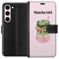 Pikkukuva 1 / 3: Yhteensopiva Lompakkokotelo Samsung Galaxy S23 Matcha Girl -kuvitus – kawaii-henkinen teen inspiroima design vaaleanpunaisella rusetilla