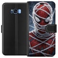 Miniatyrbild 1 av 2: Kompatibelt Plånboksfodral till Samsung Galaxy S8 Spider-Man täckt av täta nätlager i dramatisk närbild som framhäver maskens struktur intensitet och