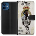 Miniatyrbillede 1 af 3: Kompatibel Tegnebogsetui til Apple iPhone 12 Real Madrid Vinícius Júnior med angriber i nummer 7-trøje klublogo hvid spilledragt energisk positur og
