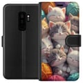Miniatyrbillede 1 af 3: Kompatibel Tegnebogsetui til Samsung Galaxy S9+ Sovende killinger sammenkrøllet blandt farverige garnnøgler i en blød illustration