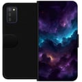 Miniatyrbilde 1 av 2: Kompatibelt Lommeboketui til Samsung Galaxy A03s Kosmisk tåke med dype lilla og blå skyer, glødende lysåpninger, stjerneprikker og romfølelse som ska