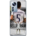 Miniatyrbild 1 av 3: Kompatibelt Mobilskal till Xiaomi 12 Pro Real Madrid Jude Bellingham med försvarare i nummer 5 tröja stort klubbemblem svartvit kontrast atletisk pos