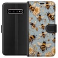 Miniatyrbild 1 av 3: Kompatibelt Plånboksfodral till Samsung Galaxy S10+ Bin och blommor blå bakgrund naturinspirerad design med charm och färg för somrigt uttryck