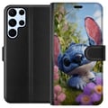 Miniatyrbild 1 av 3: Kompatibelt Plånboksfodral till Samsung Galaxy S22 Ultra 5G Blå tecknad figur inspirerad av Stitch i naturmiljö med blommor och sött uttryck perfekt