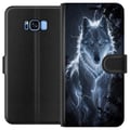 Miniatyrbild 1 av 2: Kompatibelt Plånboksfodral till Samsung Galaxy S8 Vit varg omgiven av blixtar i mörk skog med dramatisk nattkänsla