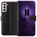 Miniatyrbilde 1 av 3: Kompatibelt Lommeboketui til Samsung Galaxy S21 BTS kpop-logo lilla galakse plakat romdesign koreansk band ARMY-symbol stjernehimmel musikk fan art
