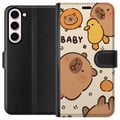Pikkukuva 1 / 3: Yhteensopiva Lompakkokotelo Samsung Galaxy S23+ Kawaii-kapybarakuvitus – Suloinen piirrosmainen design ankkoineen ja appelsiineineen