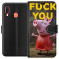 Miniatyrbillede 1 af 2: Kompatibel Tegnebogsetui til Samsung Galaxy A20e Sød tegnet grisefigur, der ligner Peppa Pig, i pink med trodsig positur og tydelig tekst i gult, hum