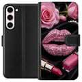 Pikkukuva 1 / 3: Yhteensopiva Lompakkokotelo Samsung Galaxy S23+ vaaleanpunainen glitter huulet meikki timantit ruusut kynsilakka muoti glamour kauneus juliste vaalea