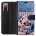 Miniatyrbillede 1 af 3: Kompatibel Tegnebogsetui til Samsung Galaxy S20 FE De fluffy Stitch og Angel krammer hinanden på et blødt, pelsagtigt underlag med pastelfarver, der
