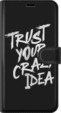 Miniatyrbillede 3 af 3: Kompatibel Tegnebogsetui til Samsung Galaxy A33 5G Sort-hvidt tekstdesign med budskabet Trust Your Crazy Idea i kraftfuld penselstil, der inspirerer
