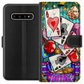 Miniatyrbild 1 av 3: Kompatibelt Plånboksfodral till Samsung Galaxy S10+ Lucky Hands casino pop art design med spelkort tärningar körsbär och retroinspirerad färgstark st
