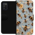 Miniatyrbilde 1 av 2: Kompatibelt Lommeboketui til Samsung Galaxy A03s Bier og blomster blå bakgrunn naturinspirert design med sjarm og farge for et sommerlig uttrykk