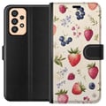 Pikkukuva 1 / 3: Yhteensopiva Lompakkokotelo Samsung Galaxy A33 5G Kesäinen marjakuvio mansikoilla, mustikoilla ja akvarellikukilla – trendikäs ja raikas design, joka