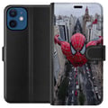 Pikkukuva 1 / 3: Yhteensopiva Lompakkokotelo Apple iPhone 12 mini Spiderman kaupungin yllä Marvel-supersankari toiminta kaupunkisiluetti heiluva dynaaminen sarjakuvas