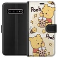Miniatyrbillede 1 af 3: Kompatibel Tegnebogsetui til Samsung Galaxy S10+ Nalle Pooh-stil - klassisk bjørnemotiv i en ny fortolkning