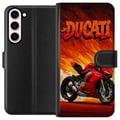 Pikkukuva 1 / 3: Yhteensopiva Lompakkokotelo Samsung Galaxy S23+ Ducati punainen urheilumoottoripyörä tulista taustaa vasten vauhdikas aihe moottoripyöräilyn ystävill
