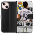 Miniatyrbild 1 av 3: Kompatibelt Plånboksfodral till Apple iPhone 13 Real Madrid Jude Bellingham med försvarare i nummer 5 tröja stort klubbemblem svartvit kontrast atlet
