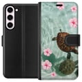 Pikkukuva 1 / 3: Yhteensopiva Lompakkokotelo Samsung Galaxy S23+ Kilpikonnat ja hibiskukset trooppinen kukkia ja vettä sisältävä design rauhallinen lomatunnelma meren