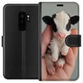 Miniatyrbillede 1 af 3: Kompatibel Tegnebogsetui til Samsung Galaxy S9+ Nyfødt lille kalv i hånden med lyserød mule, blød pels og et sødt udtryk, charmerende naturmotiv, per