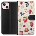 Miniatyrbillede 1 af 3: Kompatibel Tegnebogsetui til Apple iPhone 13 mini Sommerligt bærmønster med jordbær, blåbær og blomster i akvarel – trendy og frisk design, der passe