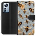 Miniatyrbillede 1 af 3: Kompatibel Tegnebogsetui til Xiaomi 12 Pro Bier og blomster blå baggrund naturinspireret design med charme og farve for et sommerligt udtryk