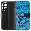 Pikkukuva 1 / 3: Yhteensopiva Lompakkokotelo Samsung Galaxy S22 Ultra 5G Stitch istuu pörröisen sinisen kuvion päällä, jossa hänen kasvonsa ja korvansa toistuvat teks