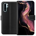Miniatyrbillede 1 af 3: Kompatibel Tegnebogsetui til Huawei P30 Pro Abstrakte bølger i sort med lyserøde striber og guldfarvede kanter som flydende marmor mod en mørk baggru