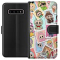 Miniatyrbild 1 av 3: Kompatibelt Plånboksfodral till Samsung Galaxy S10+ Cute Stamp Squad – sött samlarmotiv med färgglada figurer i djurdräkter och lekfull design