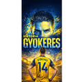Miniatyrbillede 4 af 4: Kompatibel Tegnebogsetui til Apple iPhone 13 Pro Fodboldplakat af Viktor Gyökeres i gul-blå farveskala med dramatisk stadionbaggrund, sportsillustrat